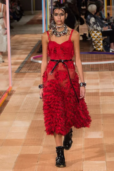 Look 32